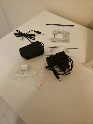 Máquina de coser FHSM-505 Mini Multifuncional