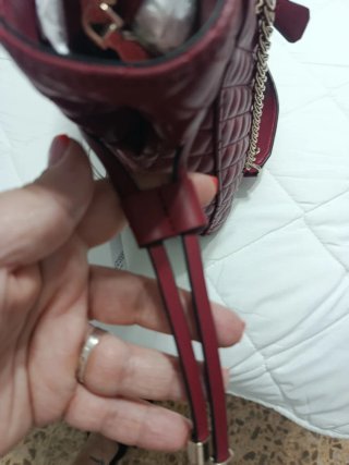 Bolso Guess Rojo Acolchado Cadena Dorada