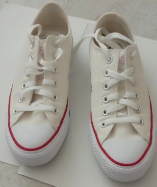 Zapatillas Converse Blancas con Estrellas Rosas