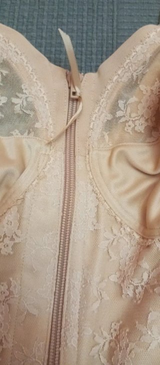 Faja Moldeadora Beige con Cremallera,marca Belcor