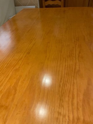Mesa extensible y 4 sillas de madera