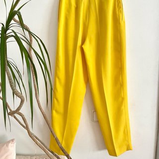 Pantalón amarillo tiro alto pinzas vintage
