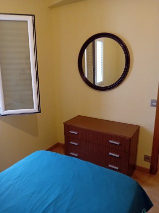 Armario modular blanco y madera