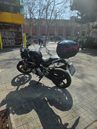 BMW G 310 R Naked Negra y Roja