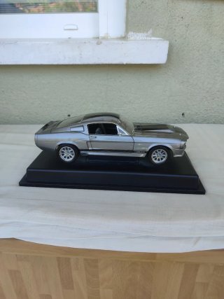 Coche a escala Shelby GT500E Eleanor 1967