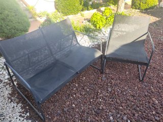 Silla de terraza negra y marrón