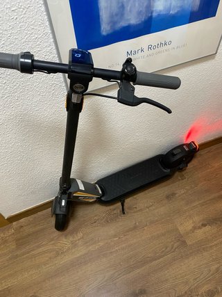 Patinete Eléctrico marca NIU KQi1 pro con Papel