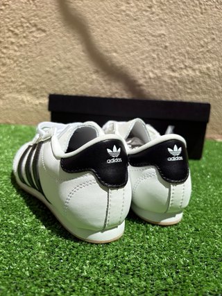 Zapatillas Adidas Blancas y Negras