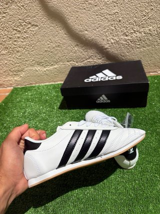 Zapatillas Adidas Blancas y Negras