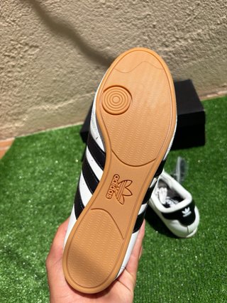 Zapatillas Adidas Blancas y Negras