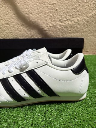 Zapatillas Adidas Blancas y Negras