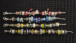 Pulseras/Collares Charms Oro y Morado