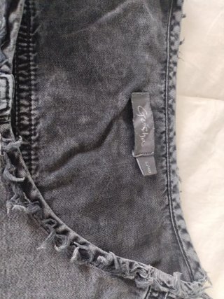 Vestido vaquero gris con manchas