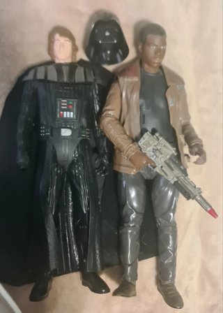 Muñecos Star Wars Darth Vader y Finn