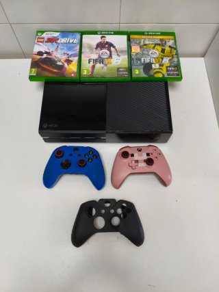 Xbox One con 2 mandos y 3 juegos