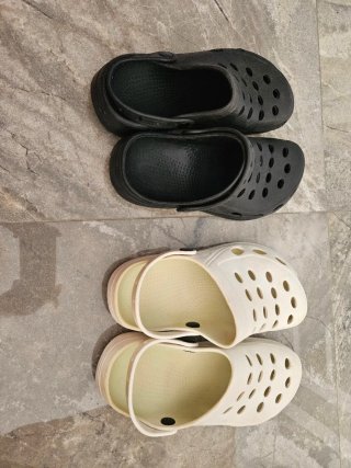 Zuecos de Goma Cómodos (Negro y Blanco)