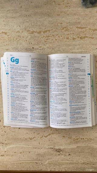 Cambridge Essential English Dictionary