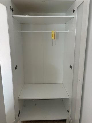 Armario blanco Ikea con balda