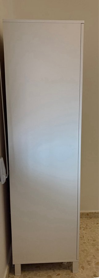 Armario blanco Ikea con balda