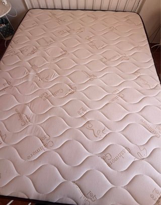 Colchón de 160x200 cm con menos de 5 meses de uso.