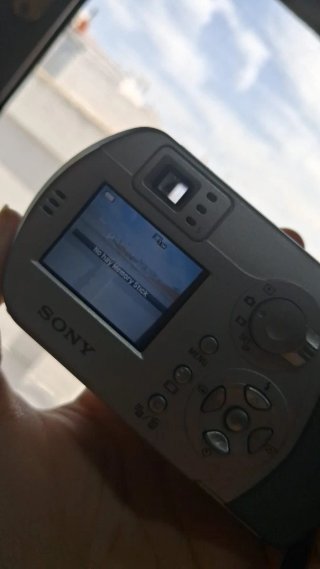 Cámara Sony Cyber-shot 3.2 MP Plata