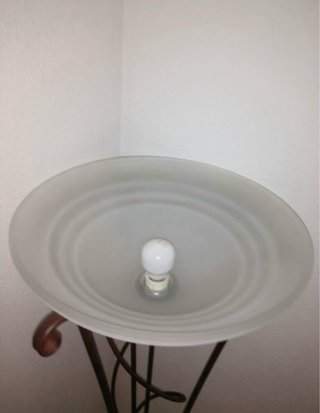 Lámpara de pie de forja marrón nueva