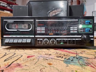 Equipo de música Unisef con tocadiscos