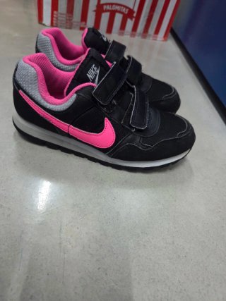 Zapatillas Nike Niña Negro y Rosa ( talla 32)