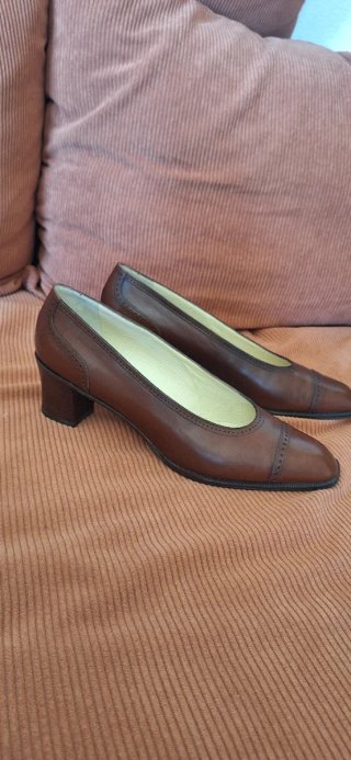 Zapatos de tacón bajo Bally marrones