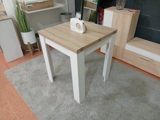 Mesa de comedor de madera y blanco