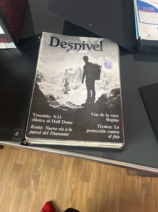 Revistas de montaña y mapas