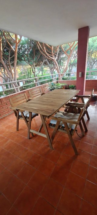 Mesa y 4 sillas comedor exterior madera