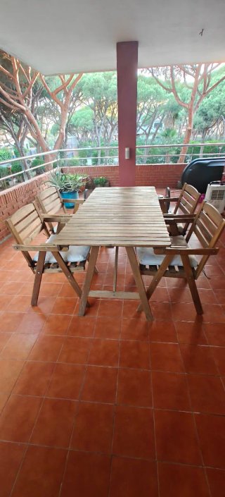 Mesa y 4 sillas comedor exterior madera