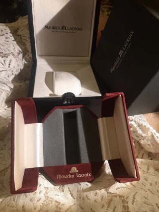 Pareja Cajas Reloj Maurice Lacroix Negras y granat