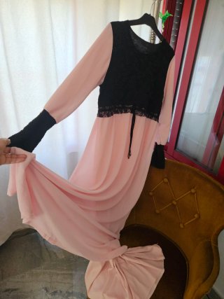 Vestido largo elegante negro y rosa