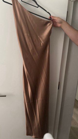 Vestido largo satinado asimétrico Zara