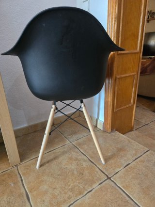 Silla de diseño negra