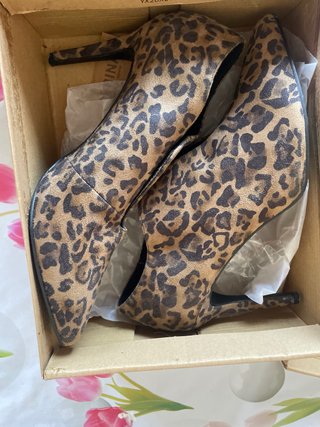 Zapato tacón Corina estampado leopardo T.38