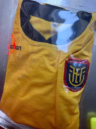 Conjunto infantil amarillo talla 10