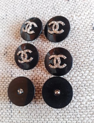 Bottoni Chanel Neri con Logo CC e Strass