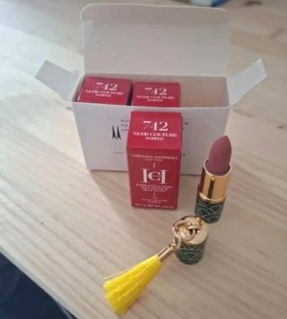 3 Mini pintalabios Carolina Herrera N Couture 742