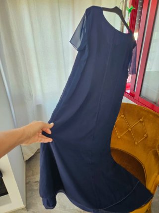 Vestido largo azul marino con flores
