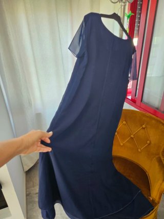 Vestido largo azul marino con flores