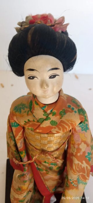 Muñeca japonesa antigua