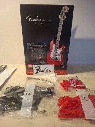 LEGO Fender Stratocaster 21329