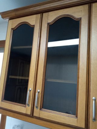 Vitrina de cocina madera y cristal SOLO EN PERSONA