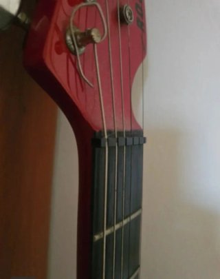 Guitarra Eléctrica Roja con Diseño