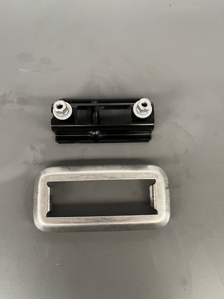 Anclaje + Embellecedor Metálico VW