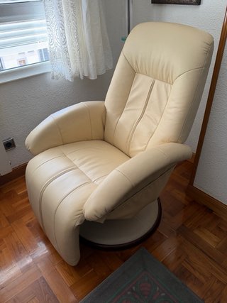 Butaca giratoria beige