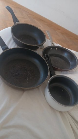 Set di 4 padelle e casseruola